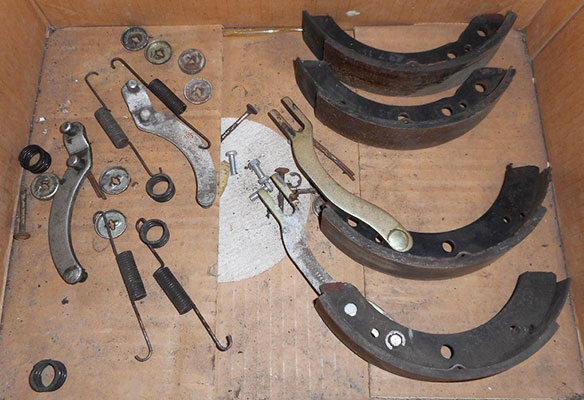 ブレーキシュー周りも揃った
