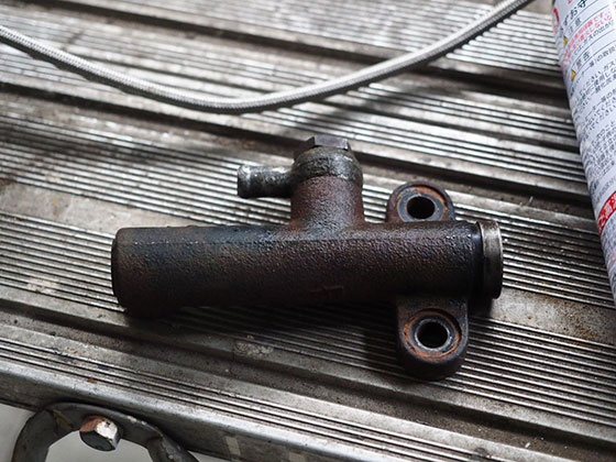 ピストン固着のマスターシリンダー